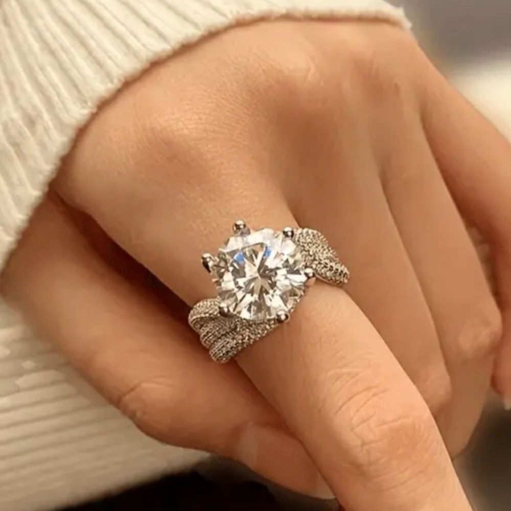 Stunning Size 9,  5 Carat Moissanite Ring S925 - Picture 5 of 12